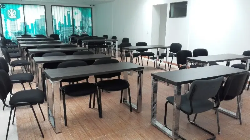 Auditorio de Grupo Veka organizado para una capacitación