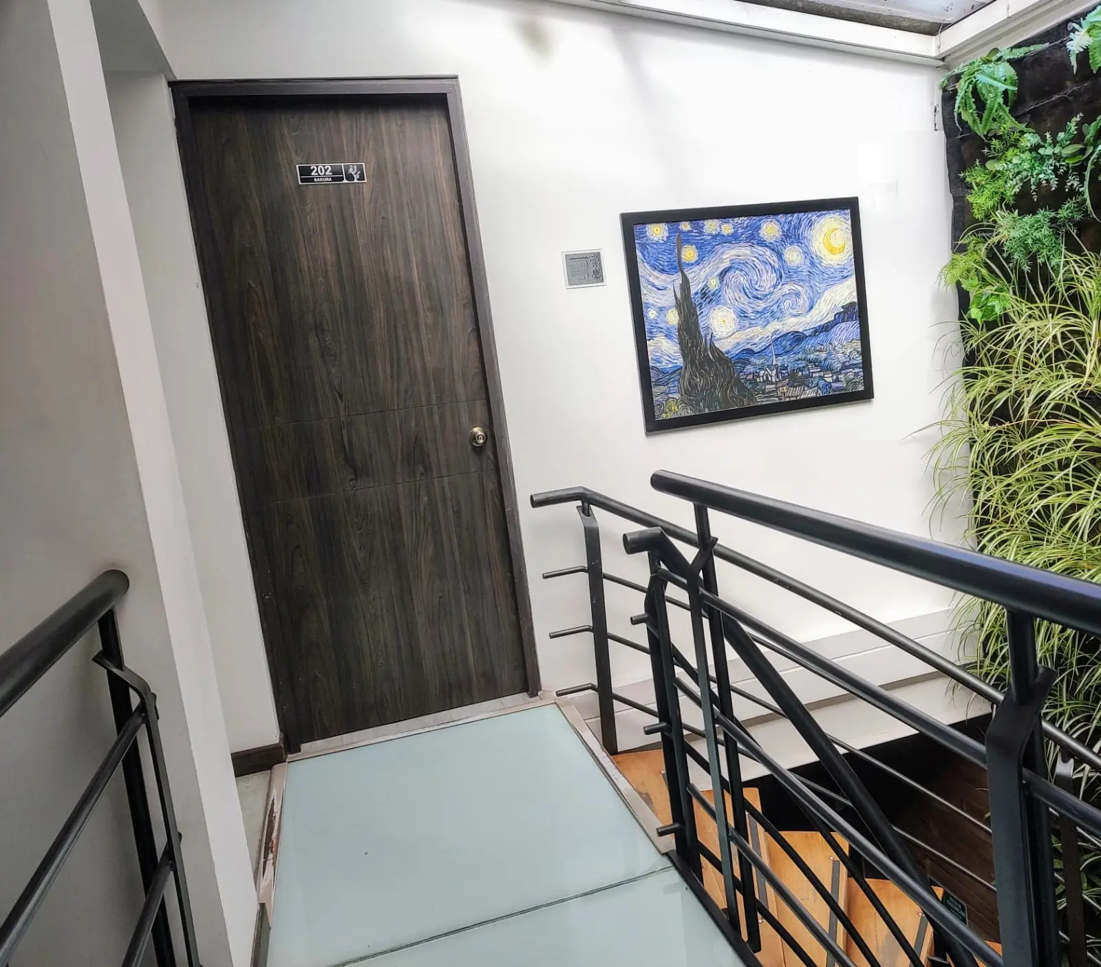 Acceso a una oficina privada de Grupo Veka