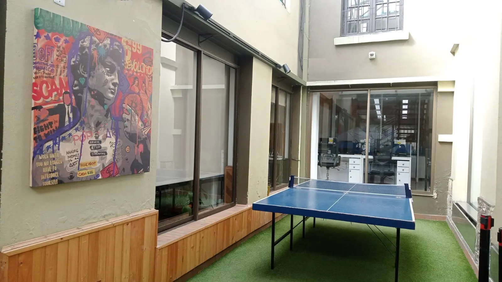 Zona de ping pong de Grupo Veka